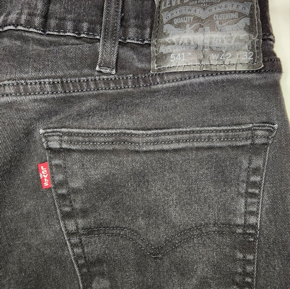 Levi's - Picture 3 of 4